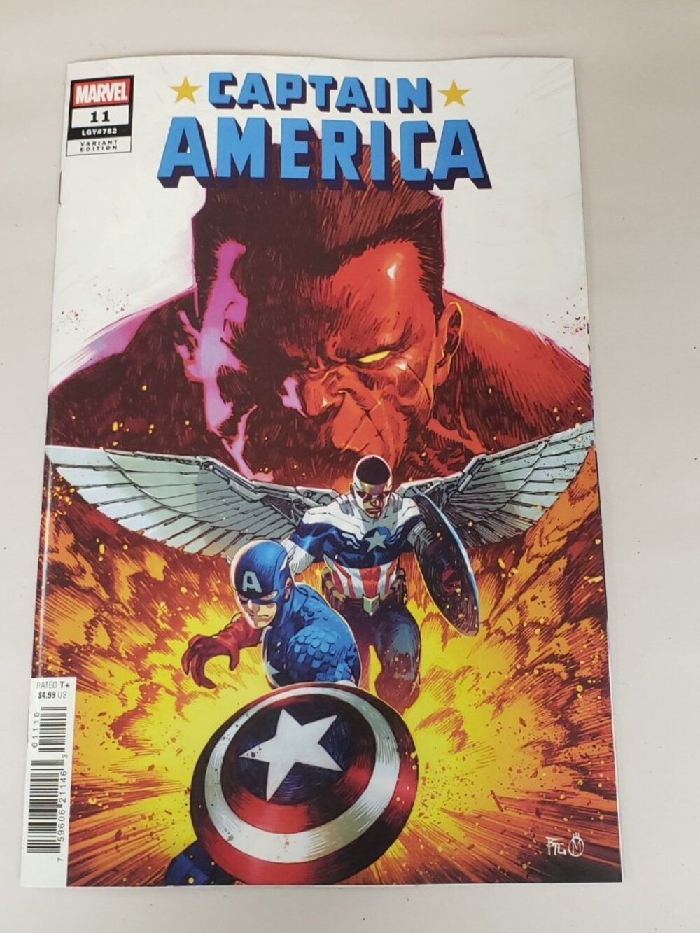 Captain America #11 Dike Ruan 1:25 Retailer Incentive Variant NM